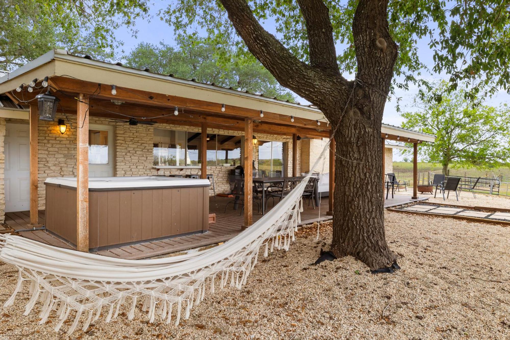 Villa Farm Retreat With Jacuzzi, Fire Pit, Mini Goats, Mini Ponies And Mini Cows San Marcos Zimmer foto