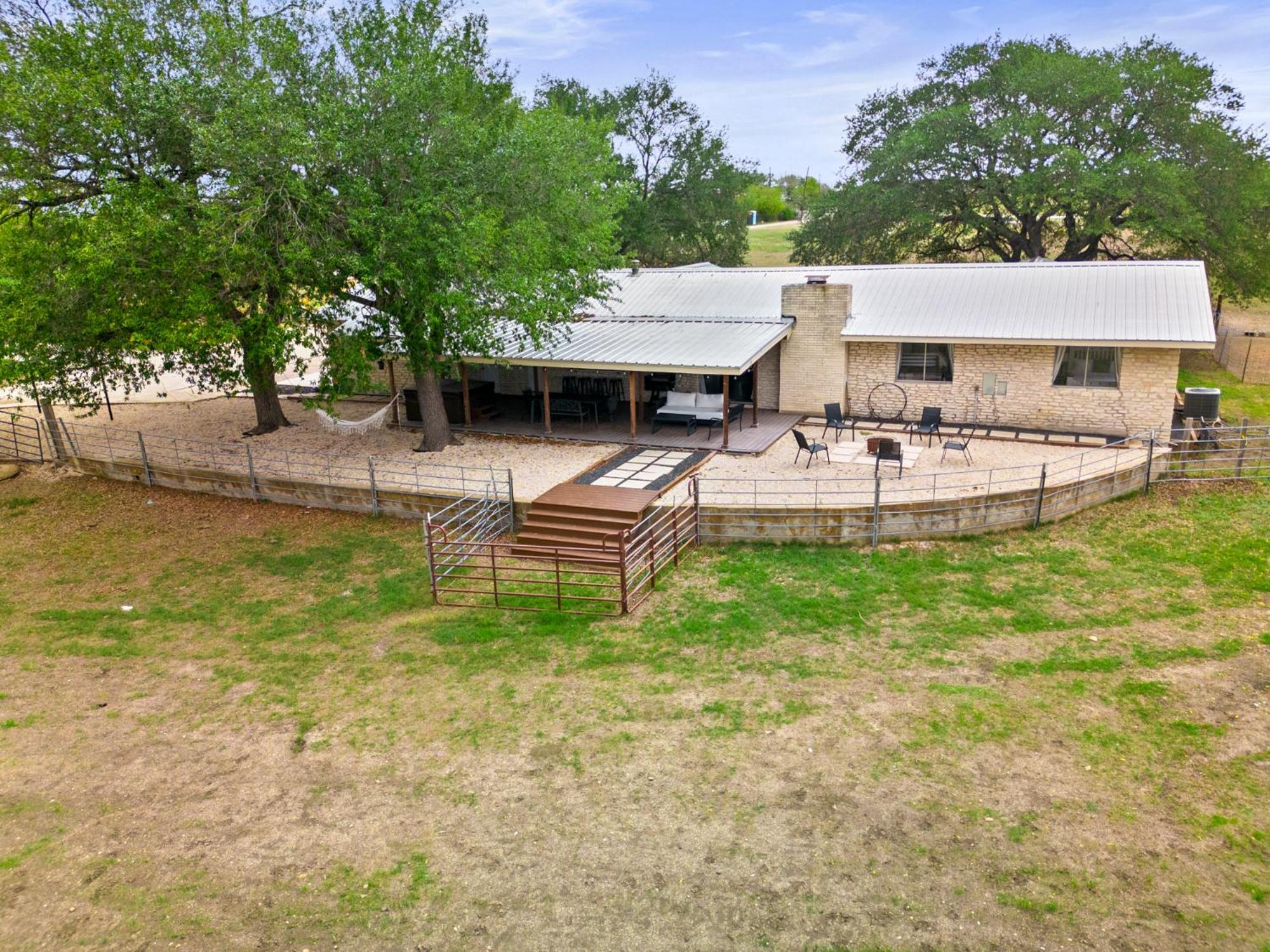 Villa Farm Retreat With Jacuzzi, Fire Pit, Mini Goats, Mini Ponies And Mini Cows San Marcos Zimmer foto